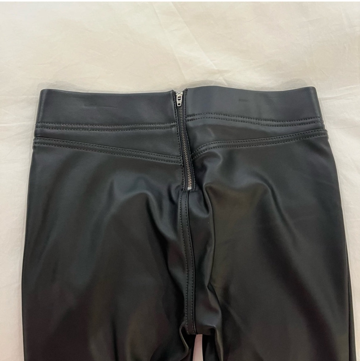 #110 LOFT Women's 4 Petite Faux Leather Leggings