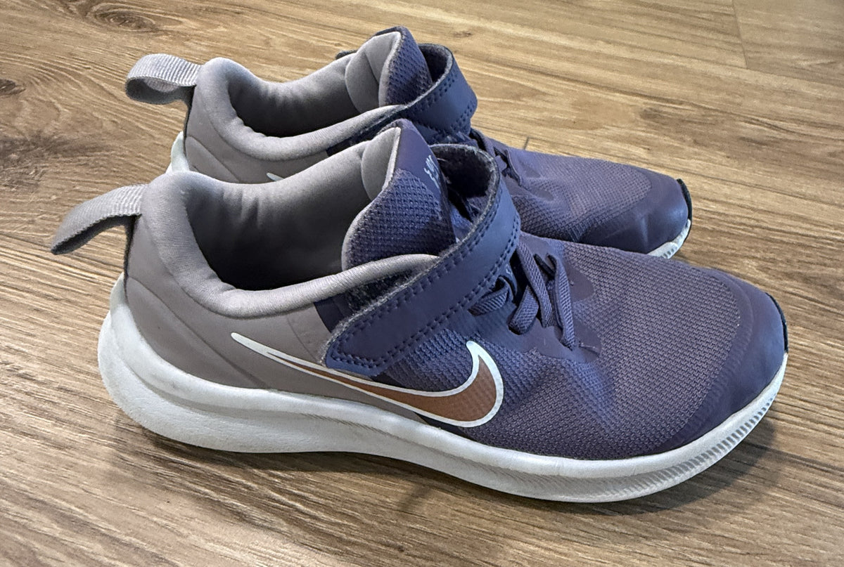 Seller #100 Girls Size 1Y Nike Star Runner Athletic Shoes in Purple/Gold