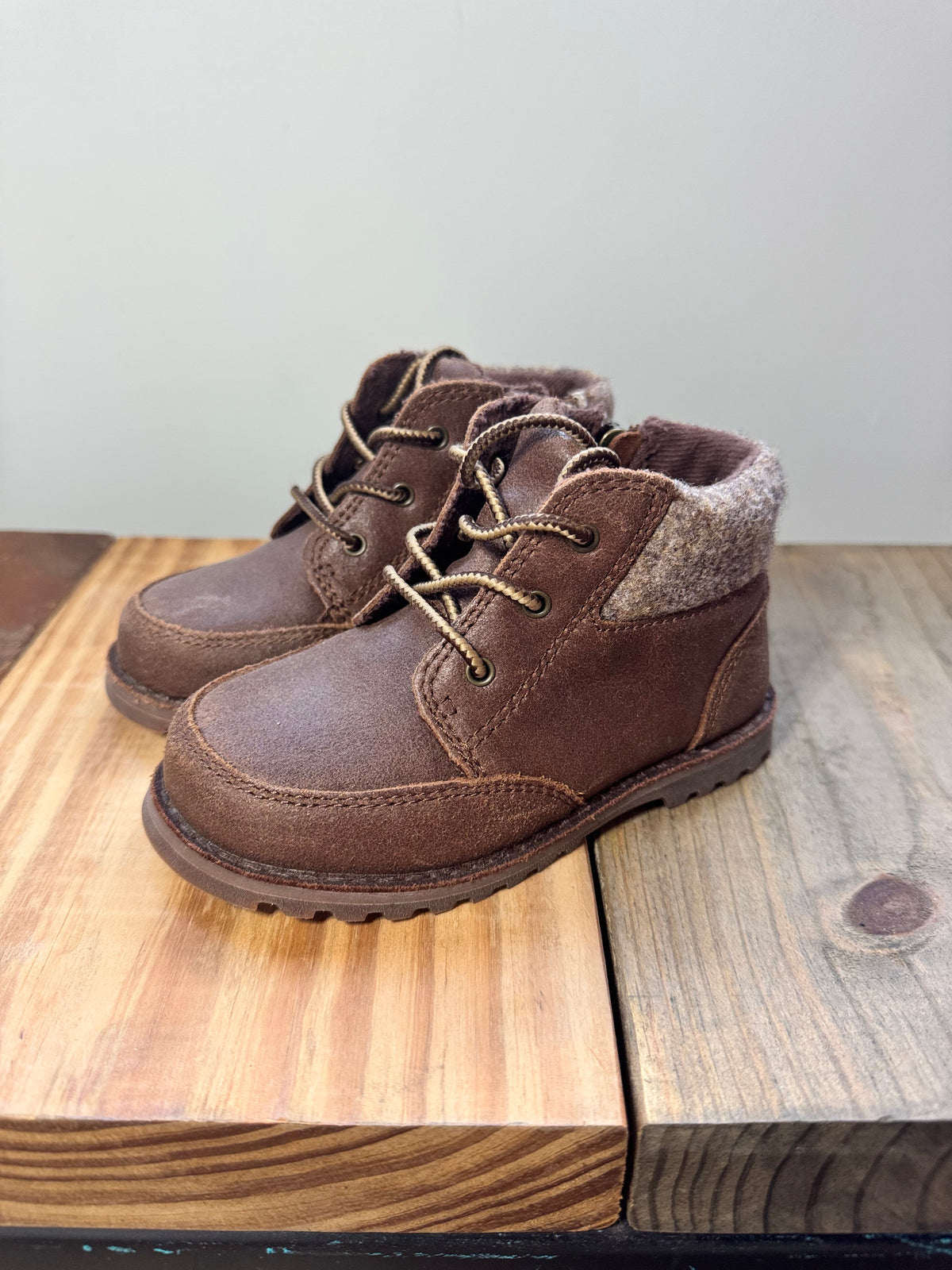 Seller #84 | EUC Toddler Ugg Boots Size 8