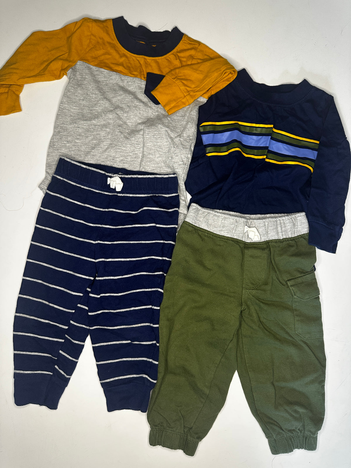 Seller #40 Carter's boy outfit bundle 12 month NWOT