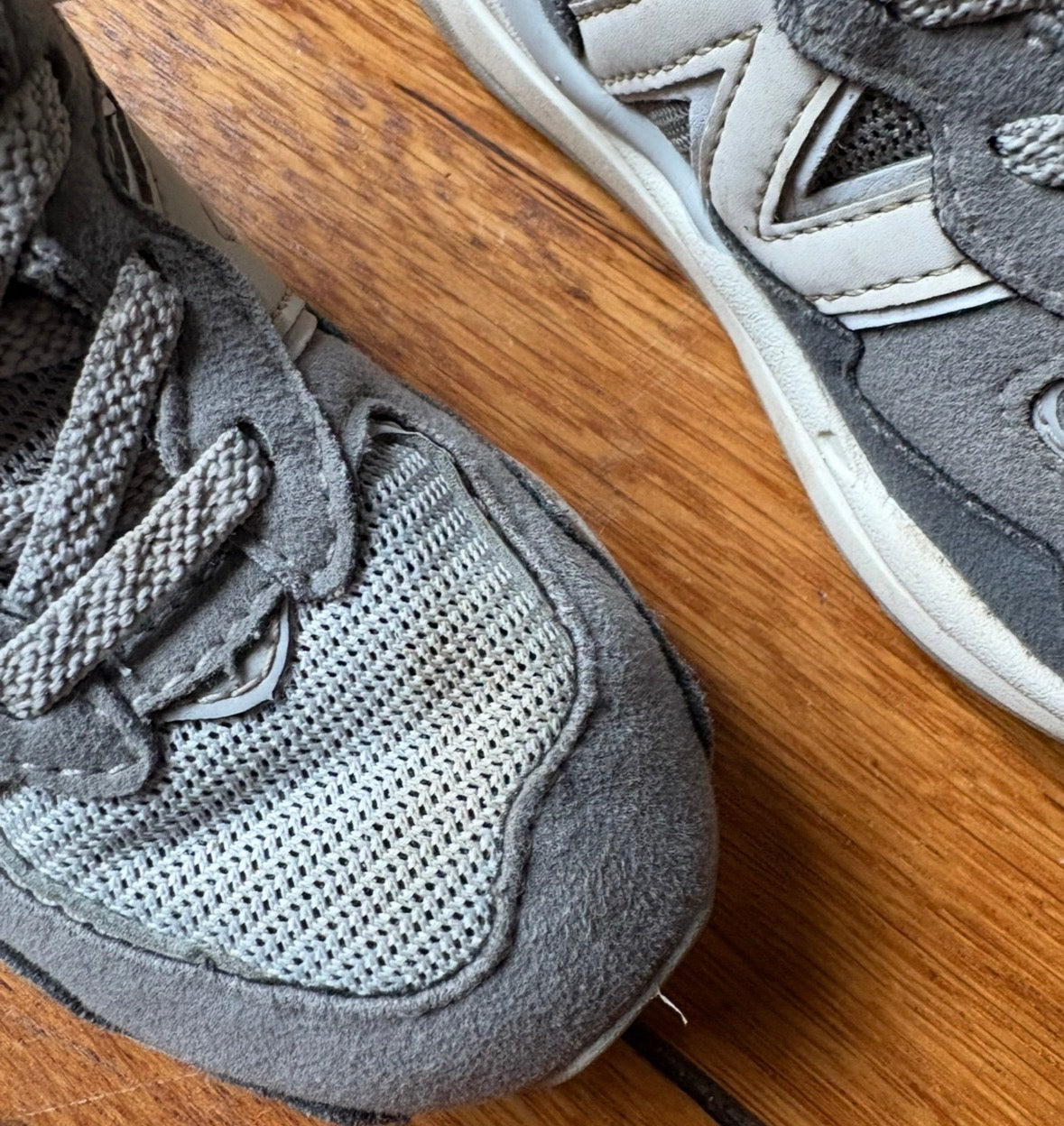 #22 New Balance toddler size 7 sneakers shoes