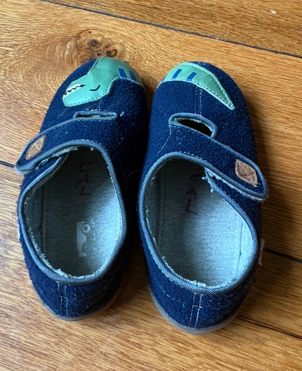 #22 SeeKaiRun boy dino shoes slippers size 12