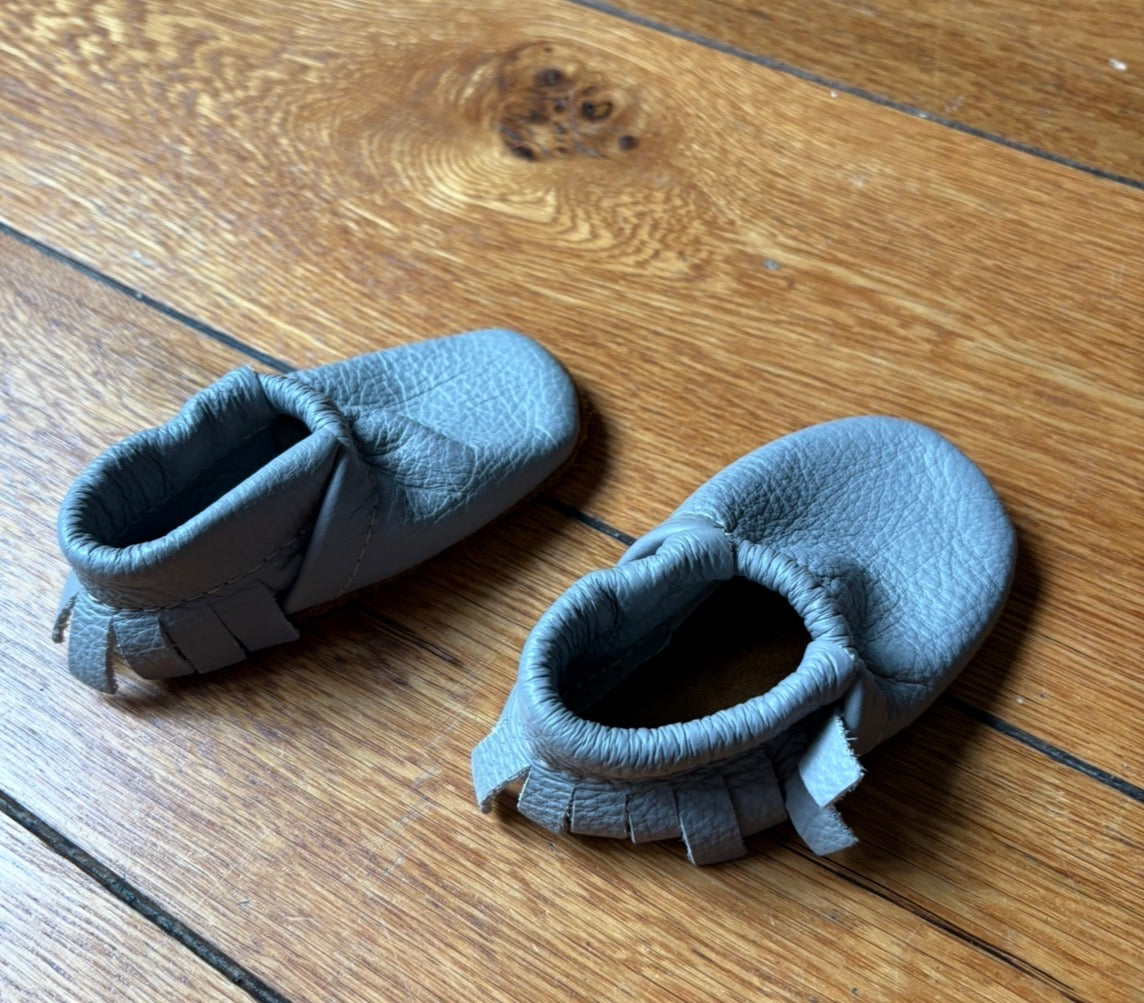 #22 Baby gray leather moccasin boy one size