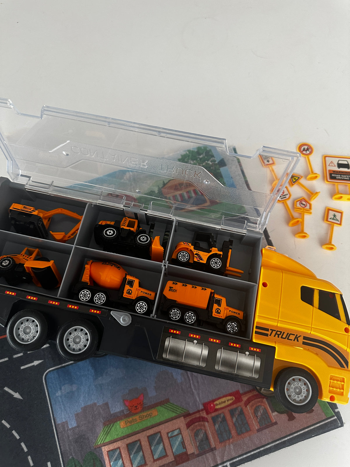 Seller #40 construction truck carrier w/ play pad