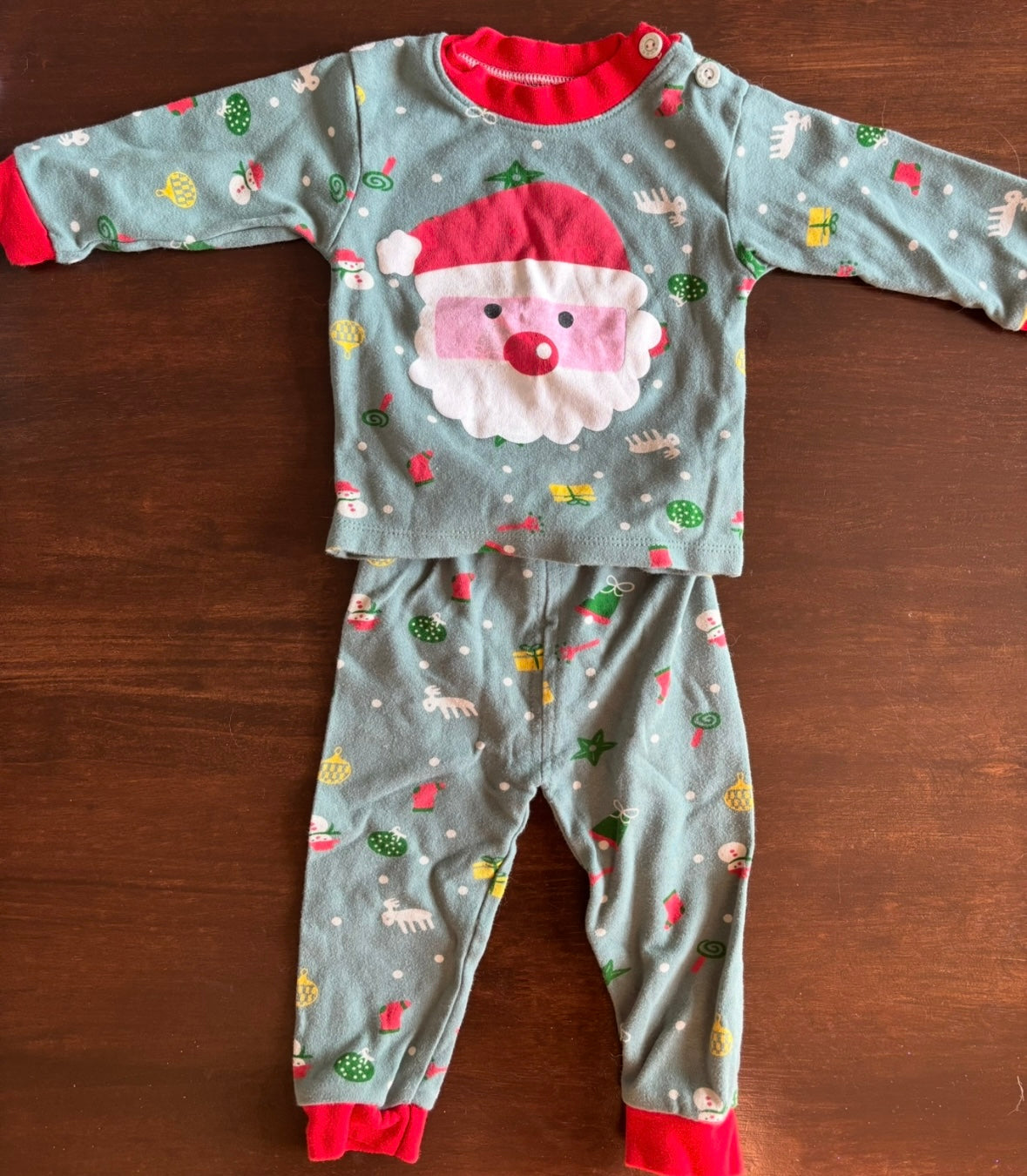 #70 boutique Santa pajamas EUC fits like a 6-9m