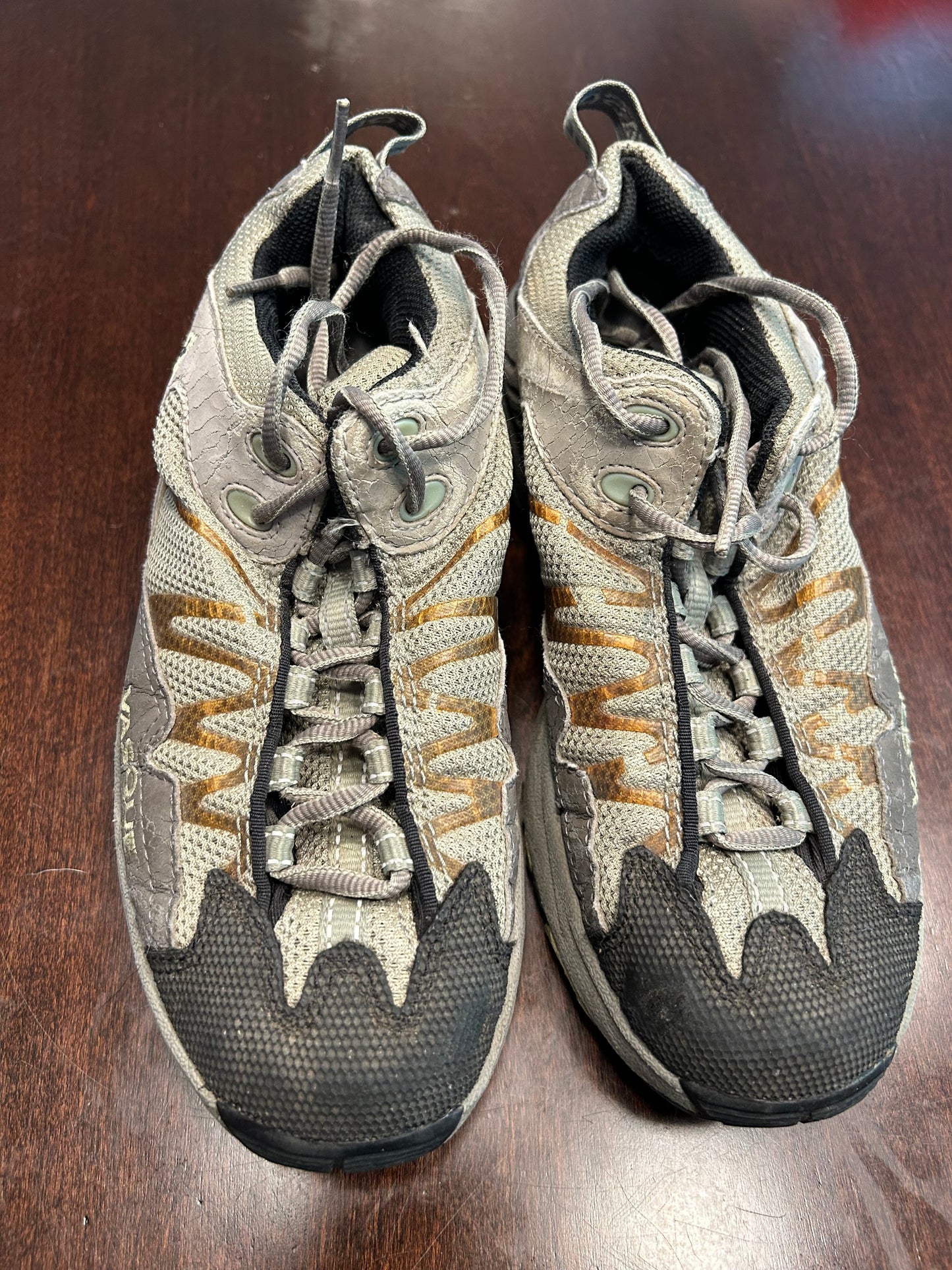 Reduced! Seller #18 Vasque hiking shoes women’s size 7
