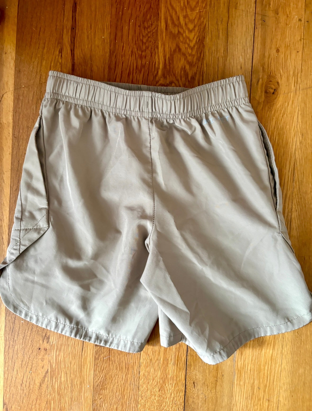 #116 Nike boys khaki dri-fit shorts 4-5