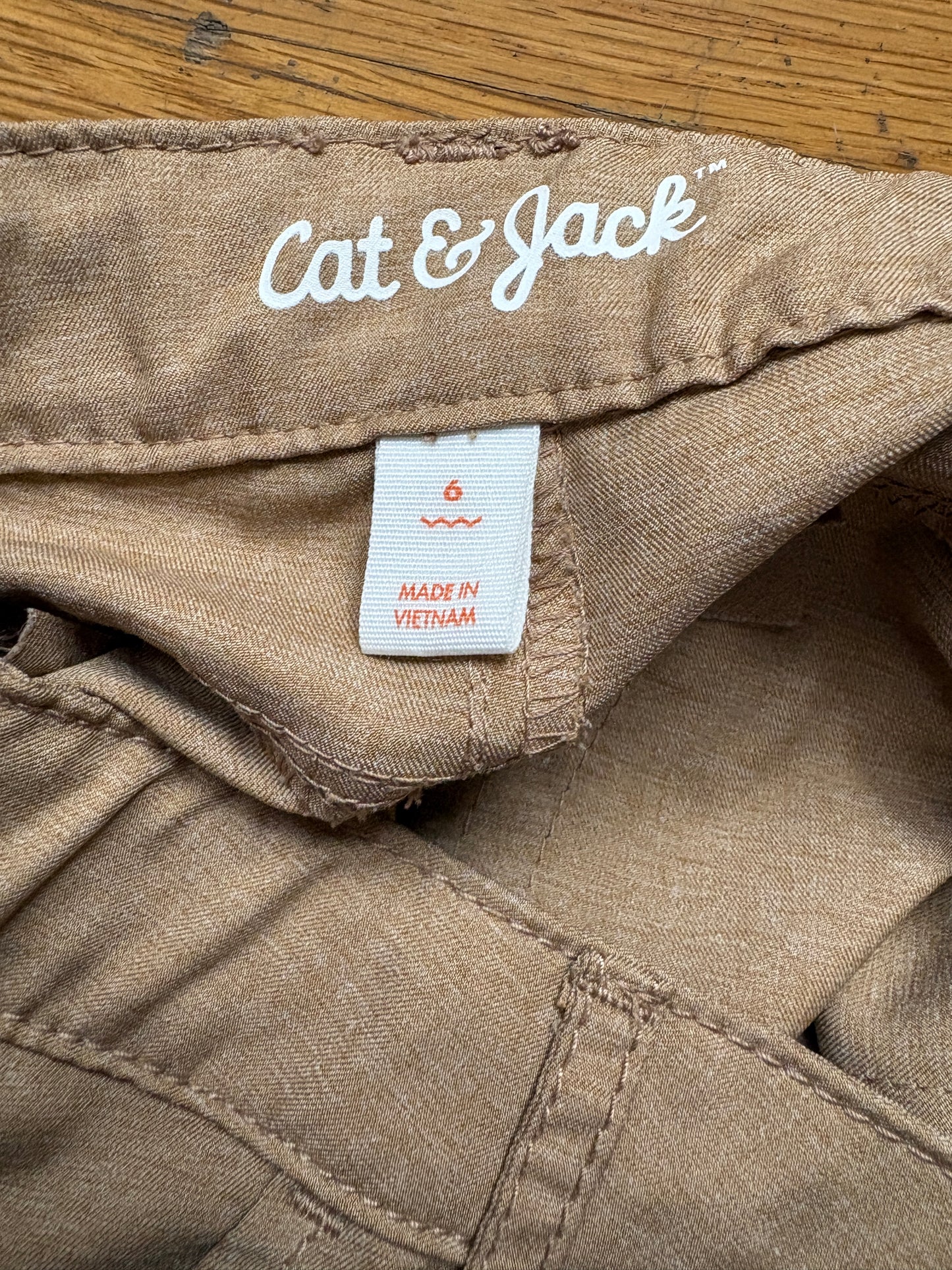 #116 Cat & Jack dri fit khaki adjustable waist shorts 6