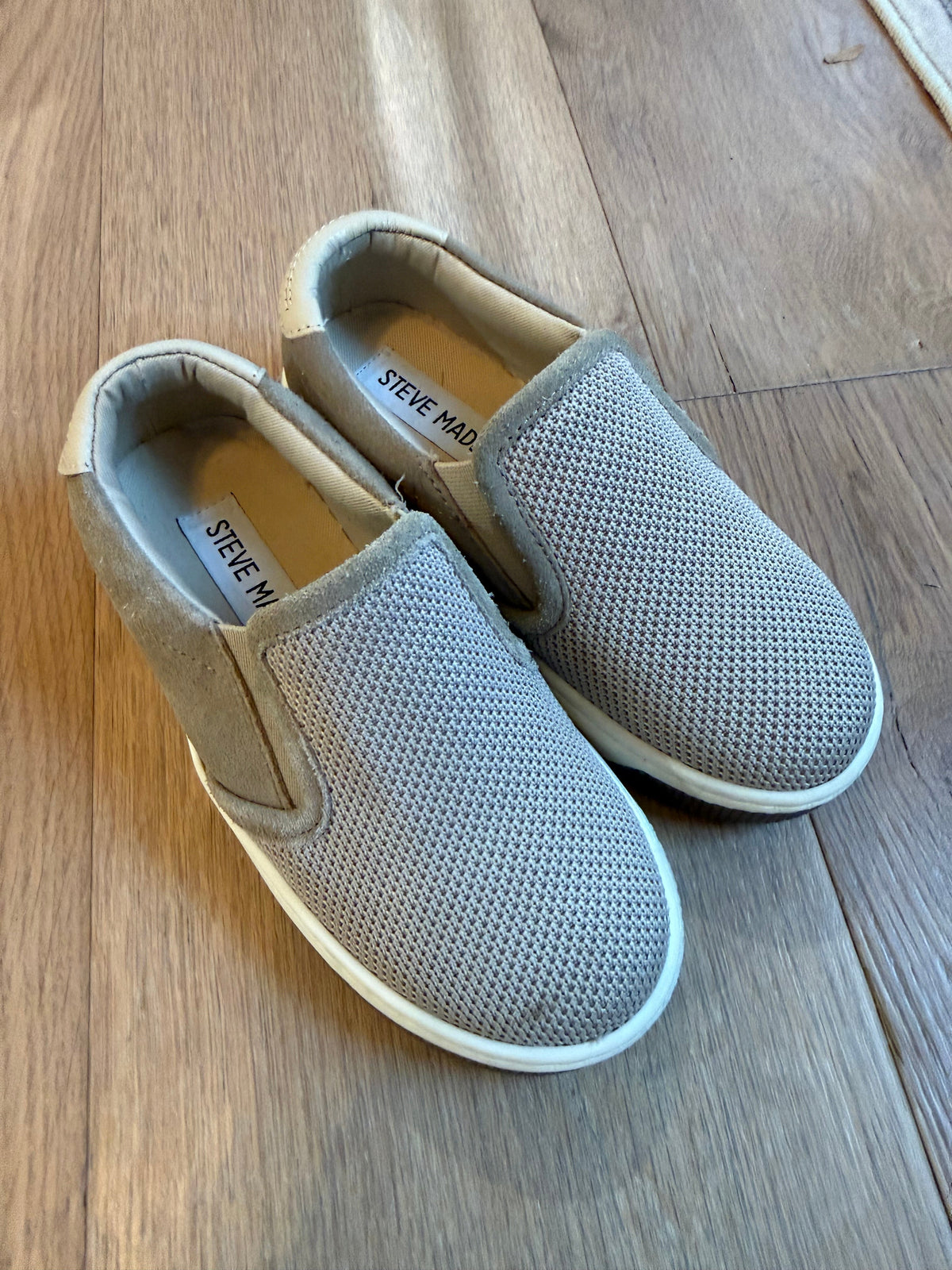 #21 • Boys • Steve Madden • 10 • EUC