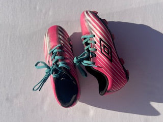 #78 girls 10c umbro pink cleats