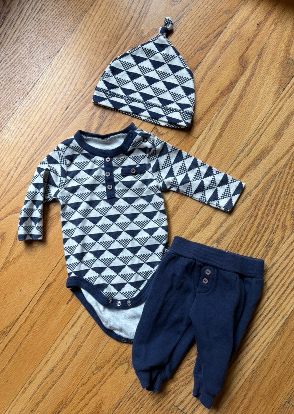 #22 Boy navy outfit 0-3m matching hat