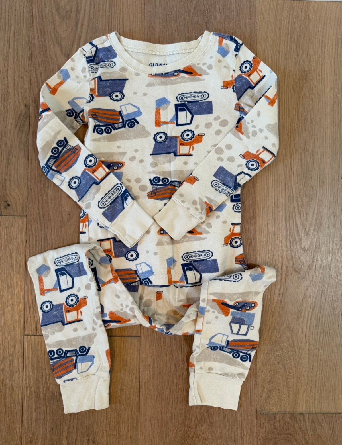 #21 • Boys • Old Navy • 5T • EUC