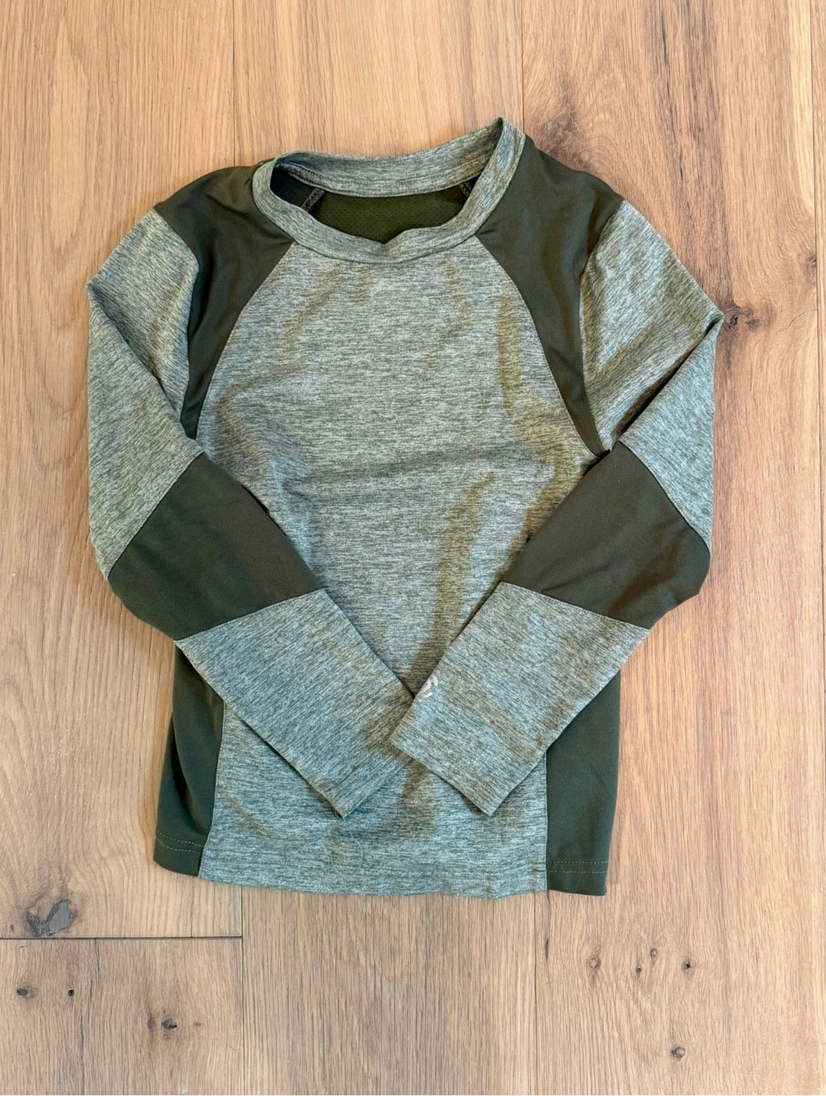 #21 • Boys • Champion • XS 4-5 • EUC