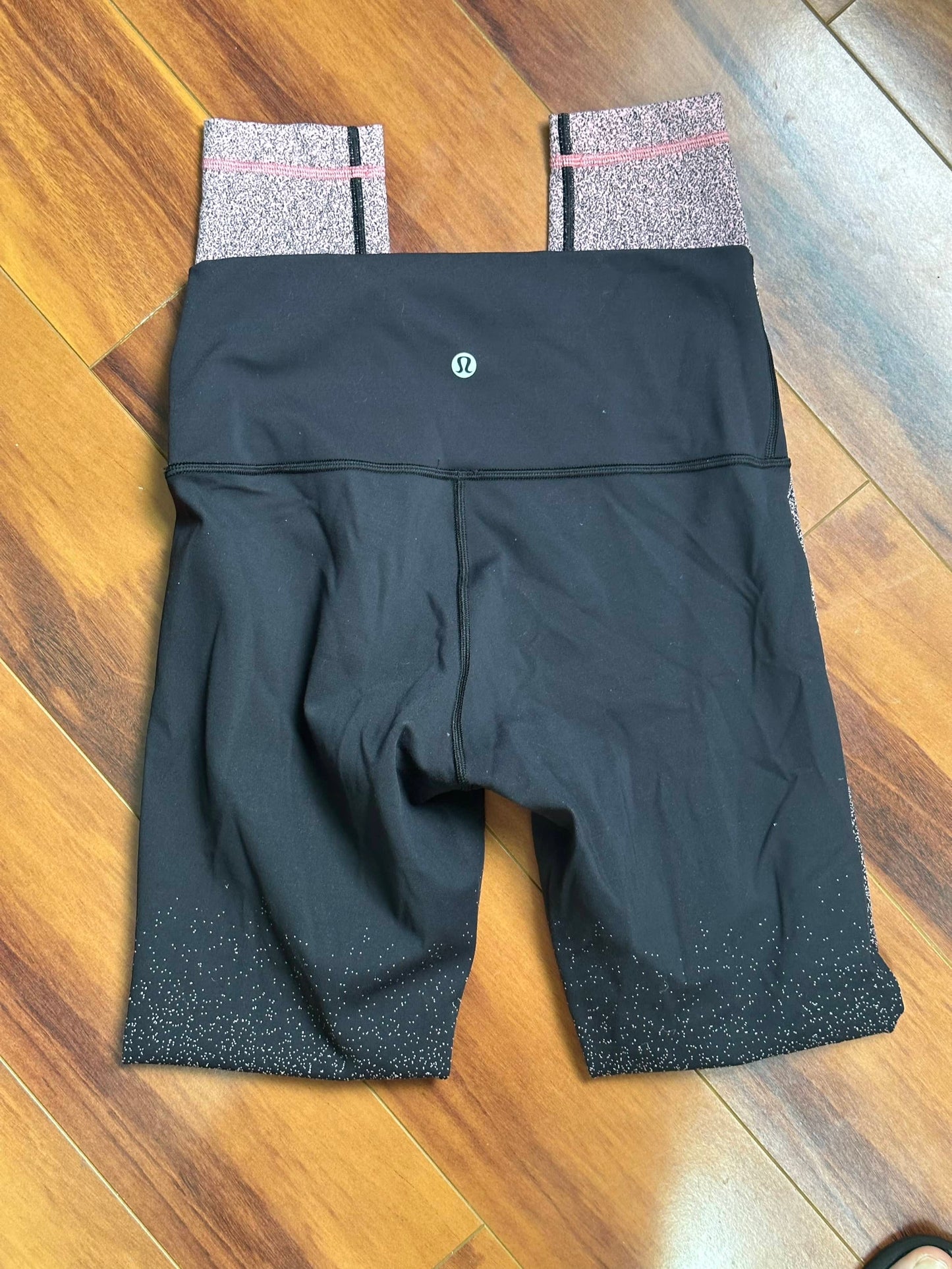 #186 REDUCED Lululemon Wunder Under Black & Pink Leggings - Women's 6 - EUC
