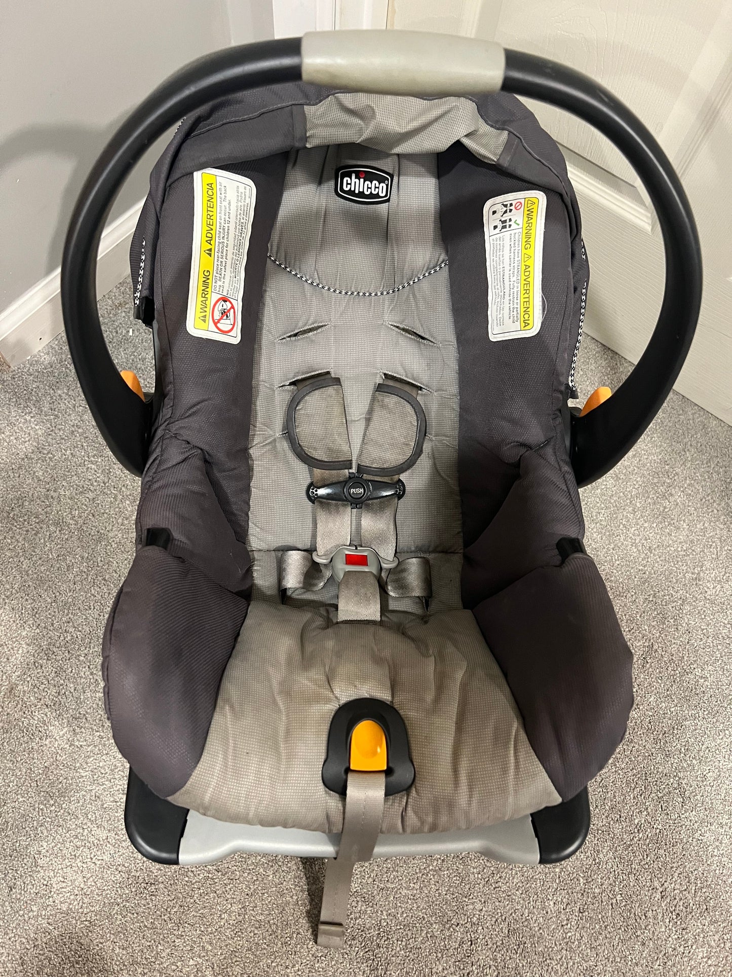 #78 chicco keyfit 30 infant seat and base