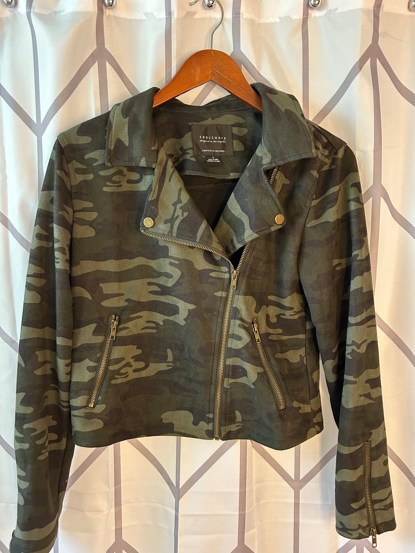 #18 Sanctuary camo jacket women’s S