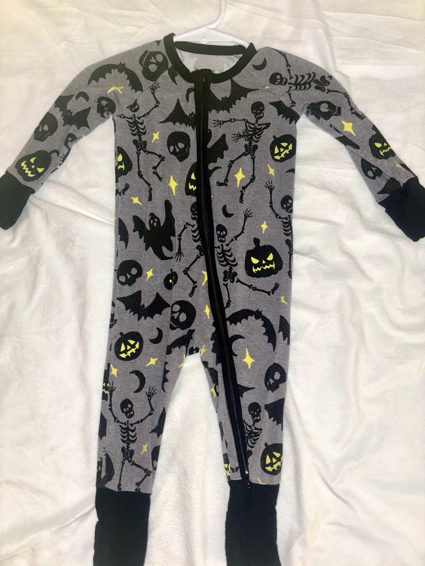 #84 *REDUCED* Little Sleepies 3-6m Zippy- Gray Glowing Ghouls