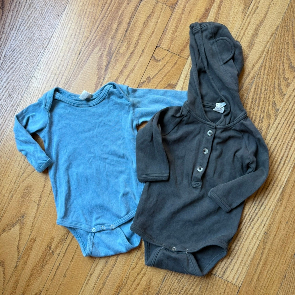 #22 Kate Quinn boys onesies 6-12m