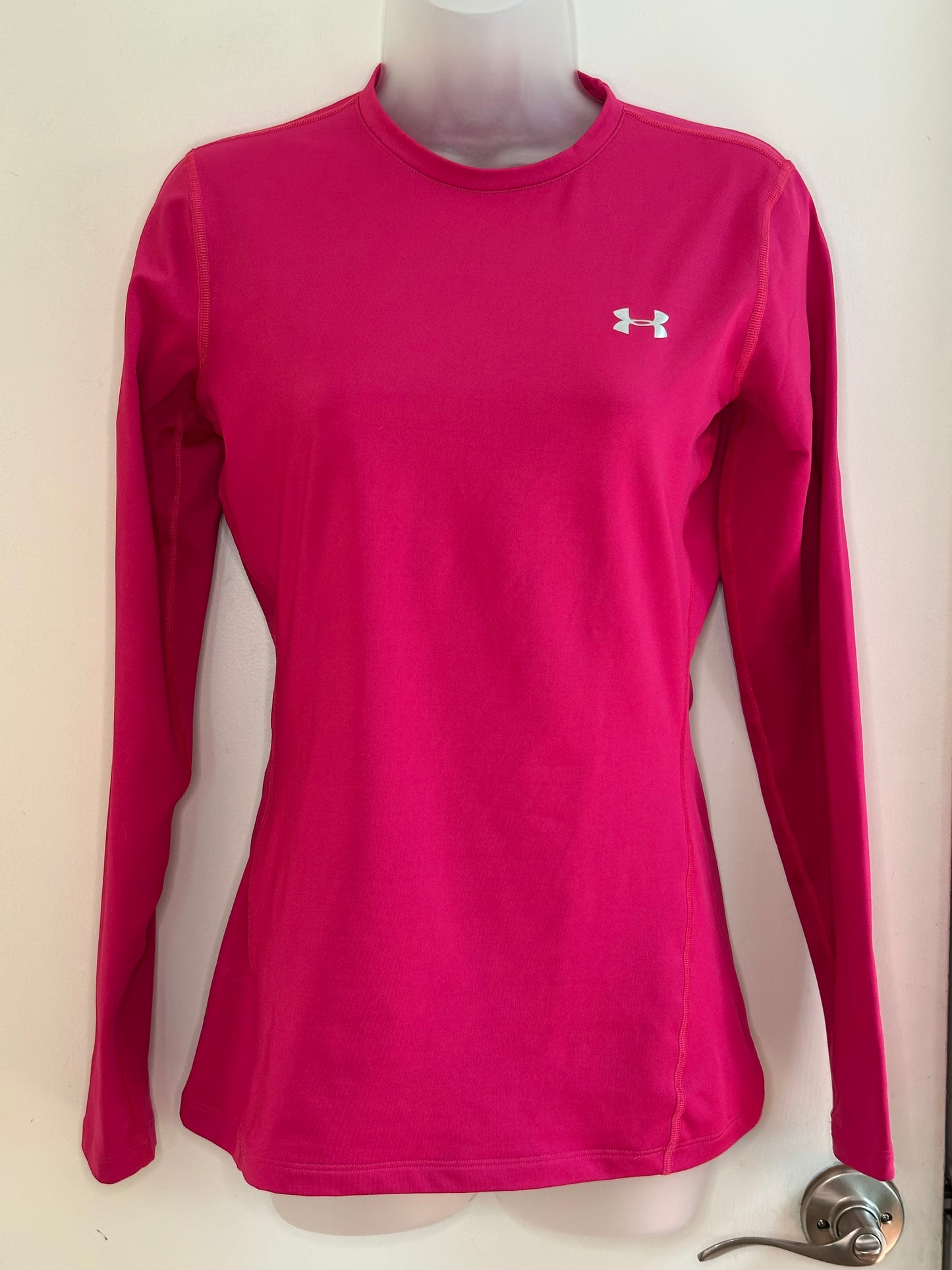 #186 Under Armour ColdGear Fitted Pink Top - Women's M - EUC