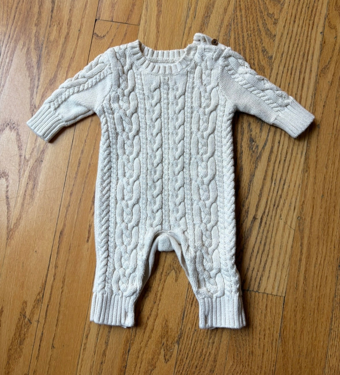 #22 Baby Gap cable knit sweater piece 0-3m