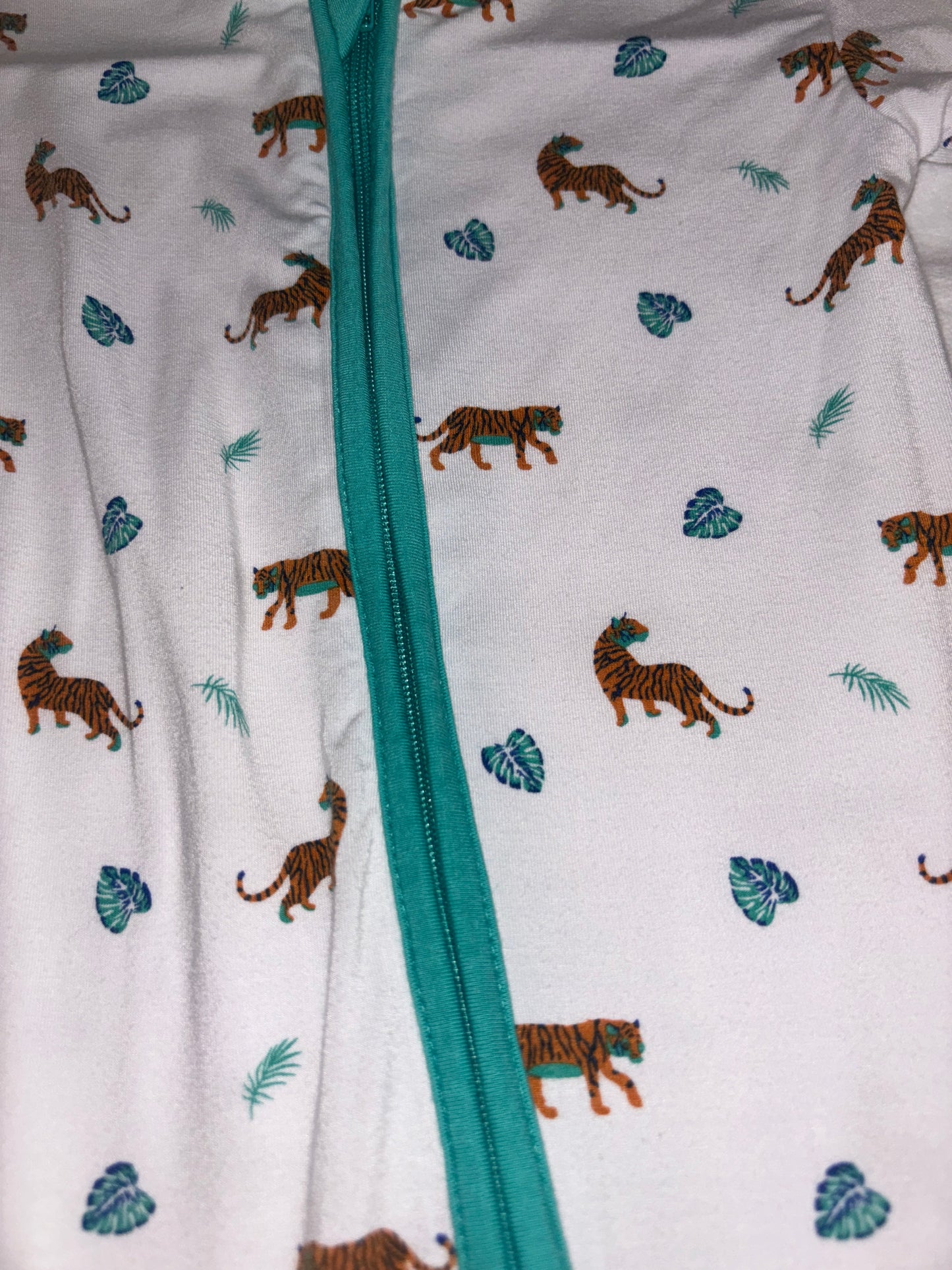 #84 *REDUCED* Bubble Baby Bamboo Zippy 6-12m