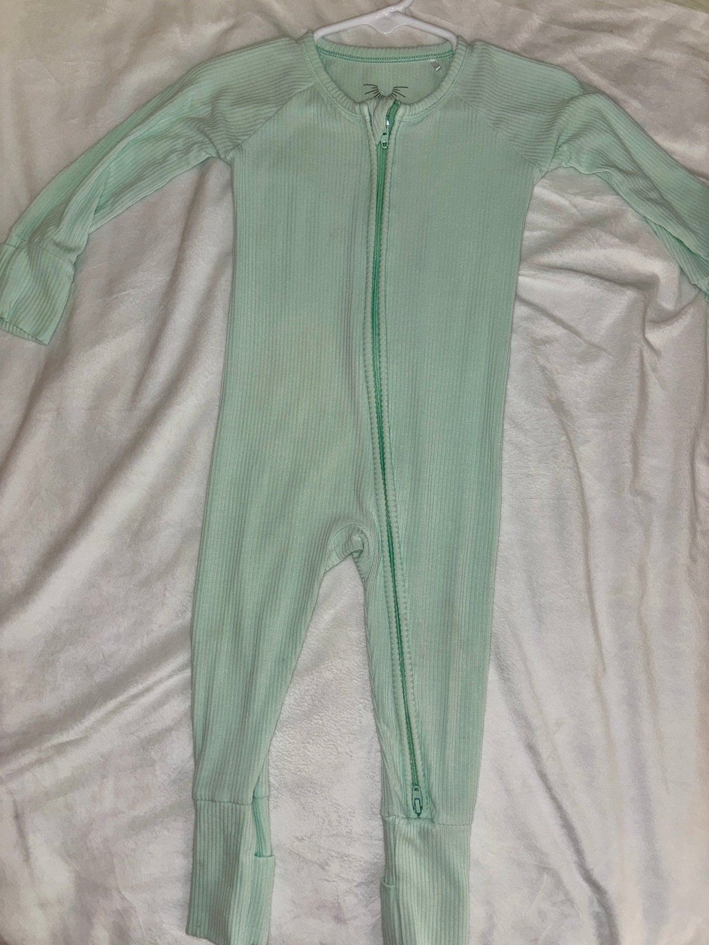 #84 *REDUCED* Blake & Rae Ribbed Bamboo 6-12 Zippy