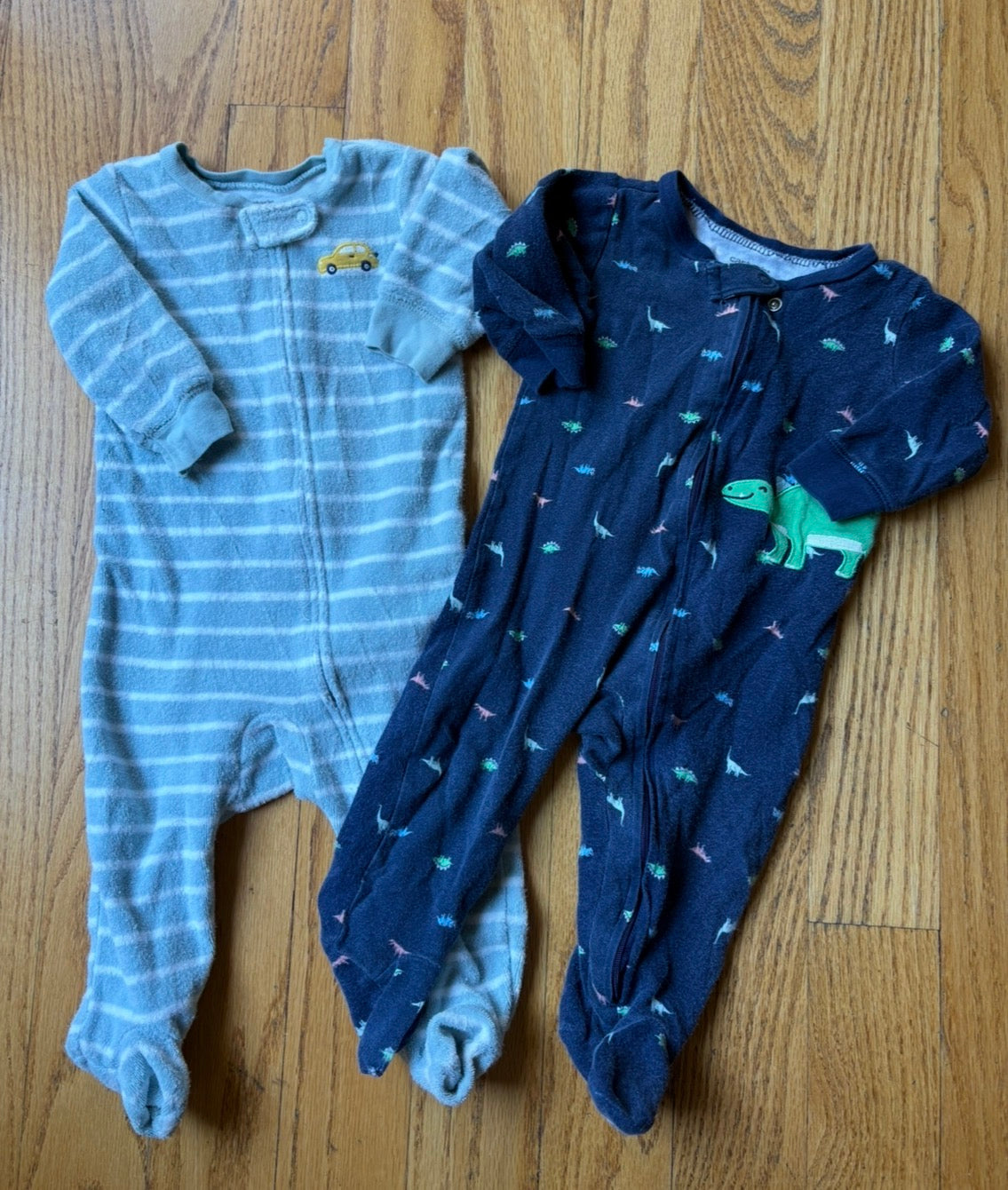 #22 Carter’s boy sleeper footie 9m