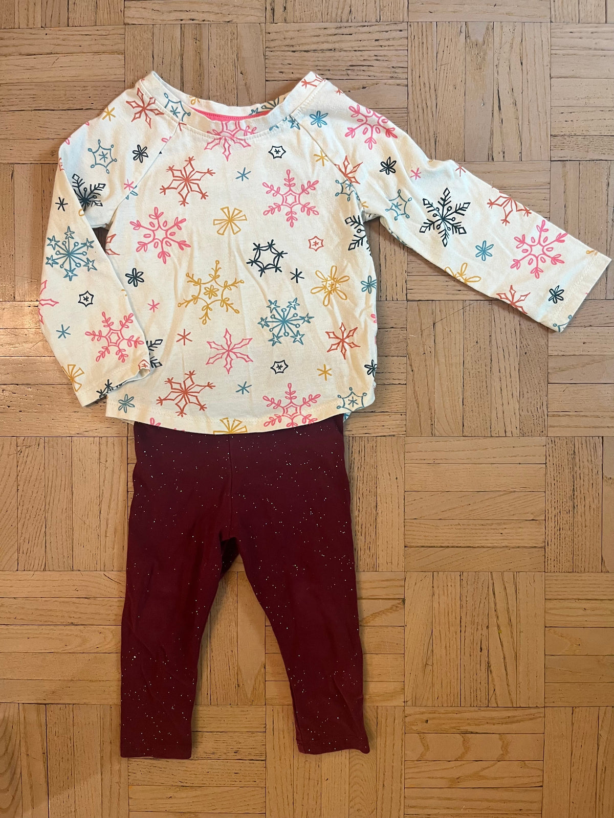 #195 Girls 12 month snowflake outfit