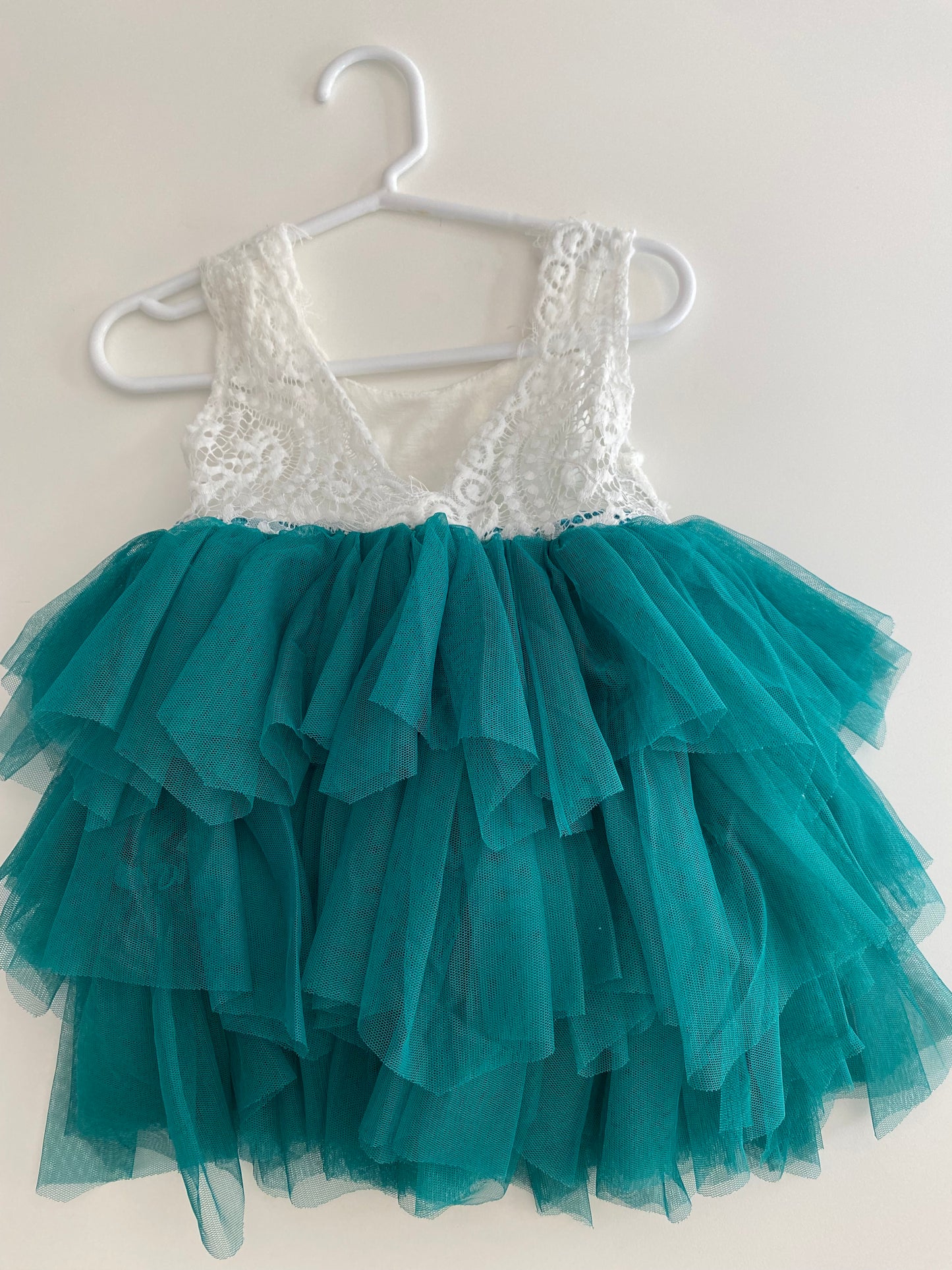 #117, Flower Girl Dress White with green tulle Girls 12M