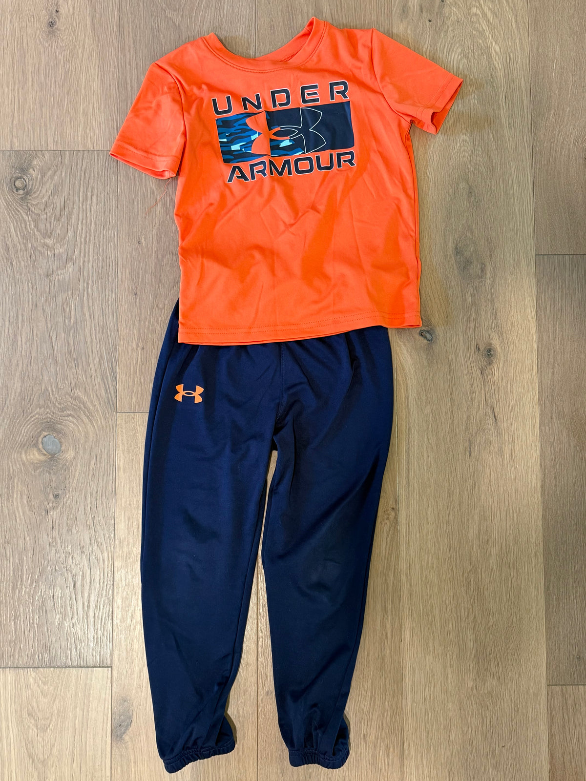#21 • Boys • Under Armour • 4 • VGUC