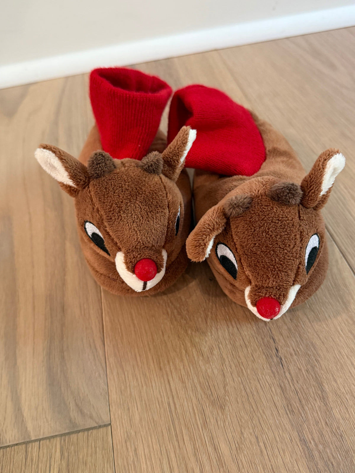 #21 • Unisex •Reindeer Slipper • 9-10 • VGUC