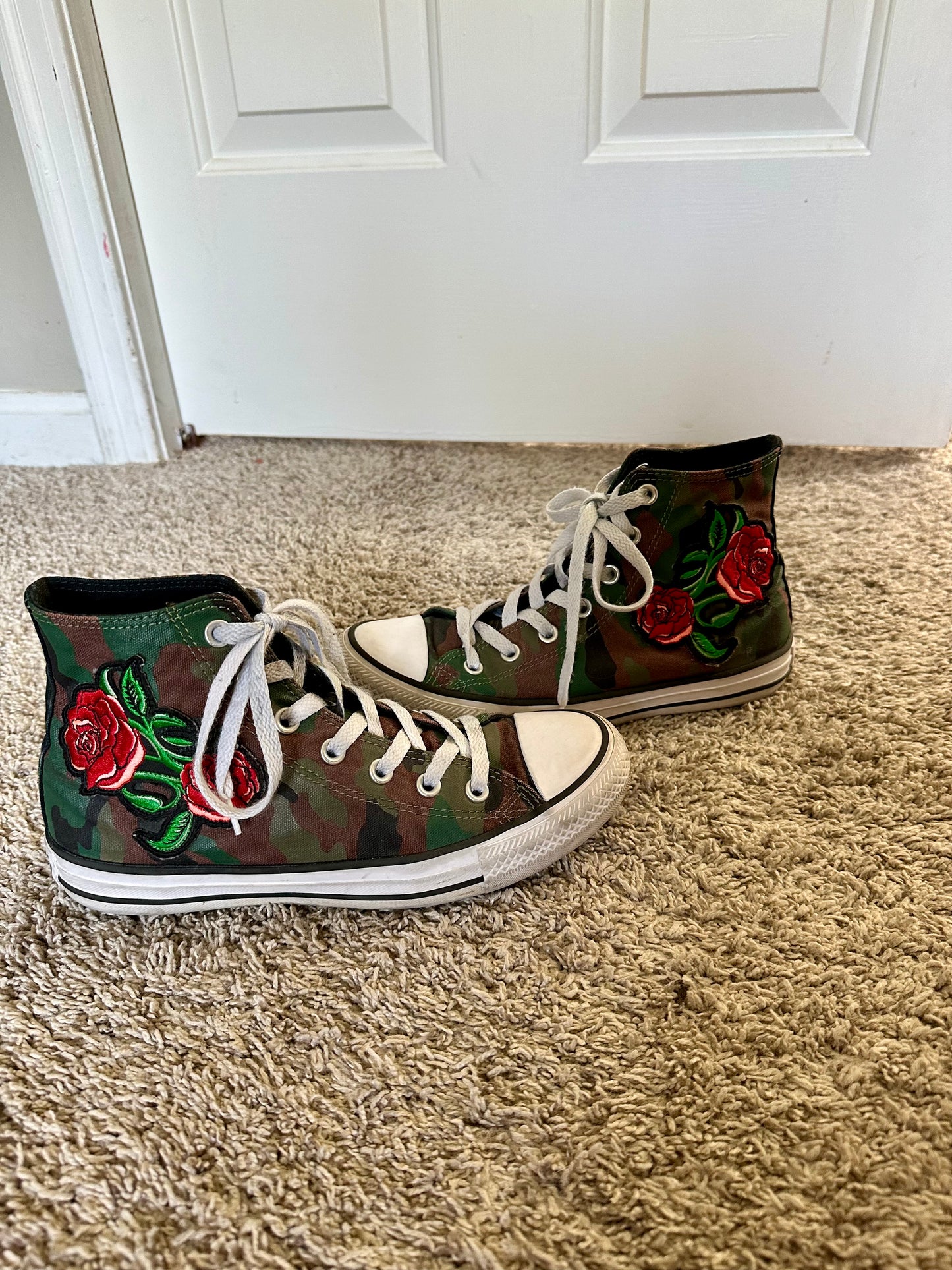 #77 GUC Camo Converse All Star w/ Rose, Women’s 8
