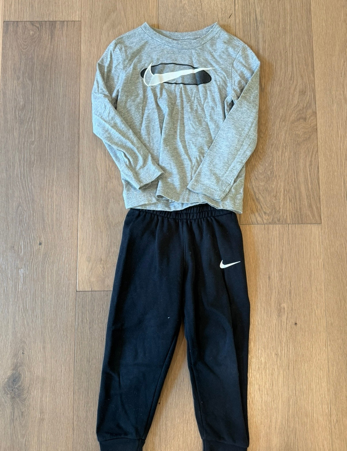 #21 • Boys • Nike • 4T • GUC