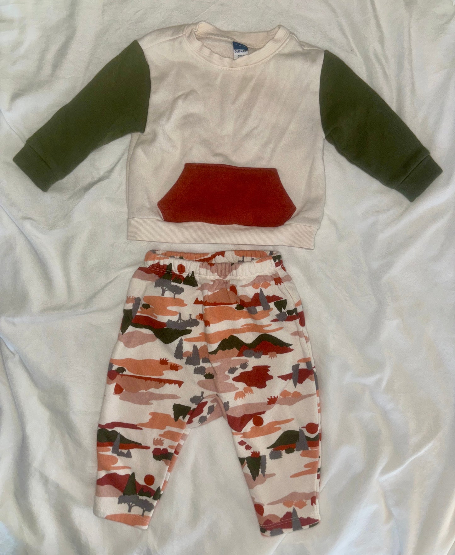 #84 *REDUCED* Old Navy 6-12m Outfit