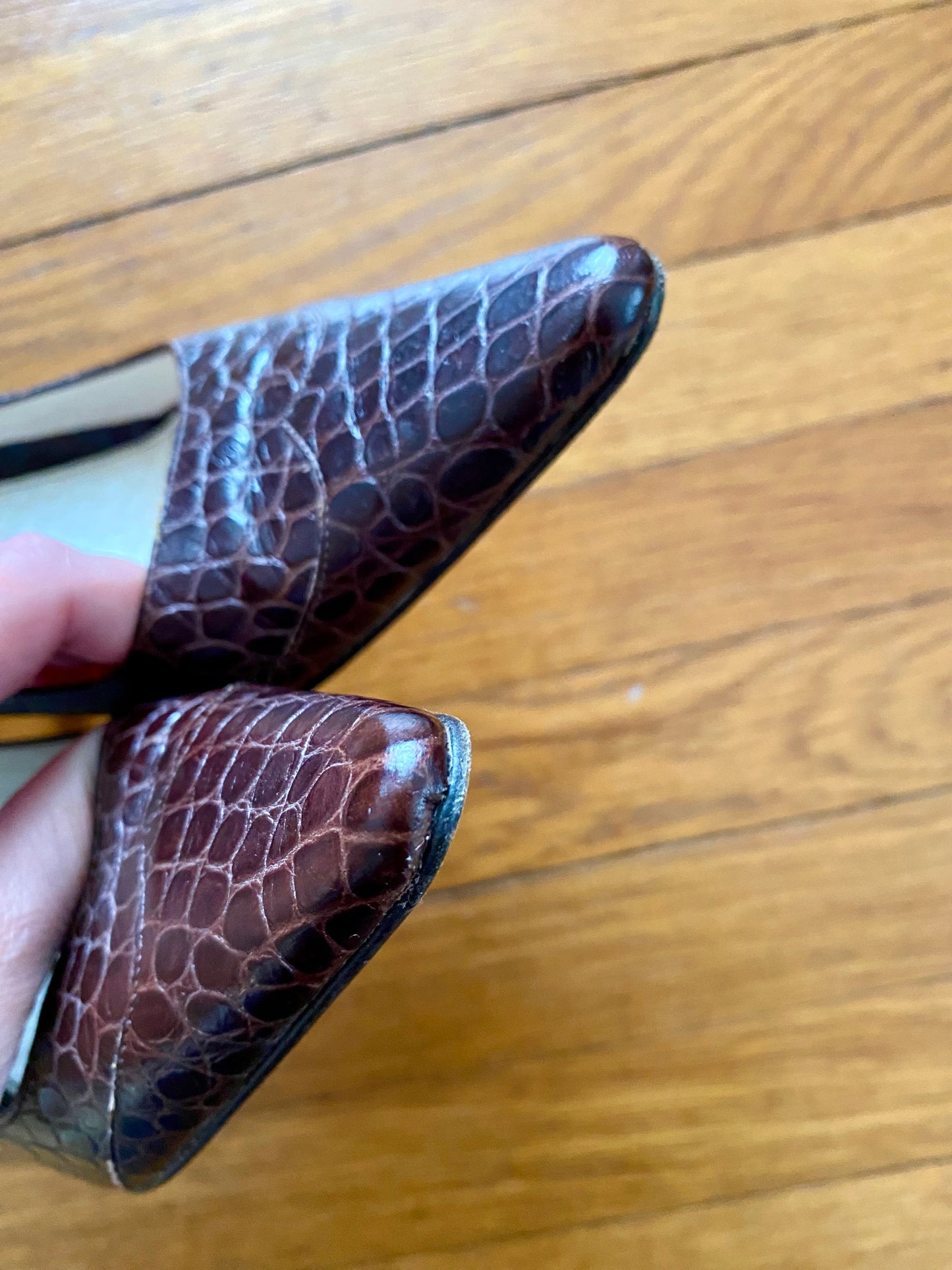 #193 - Banana Republic Leather croc brown heels, Women's Size 7