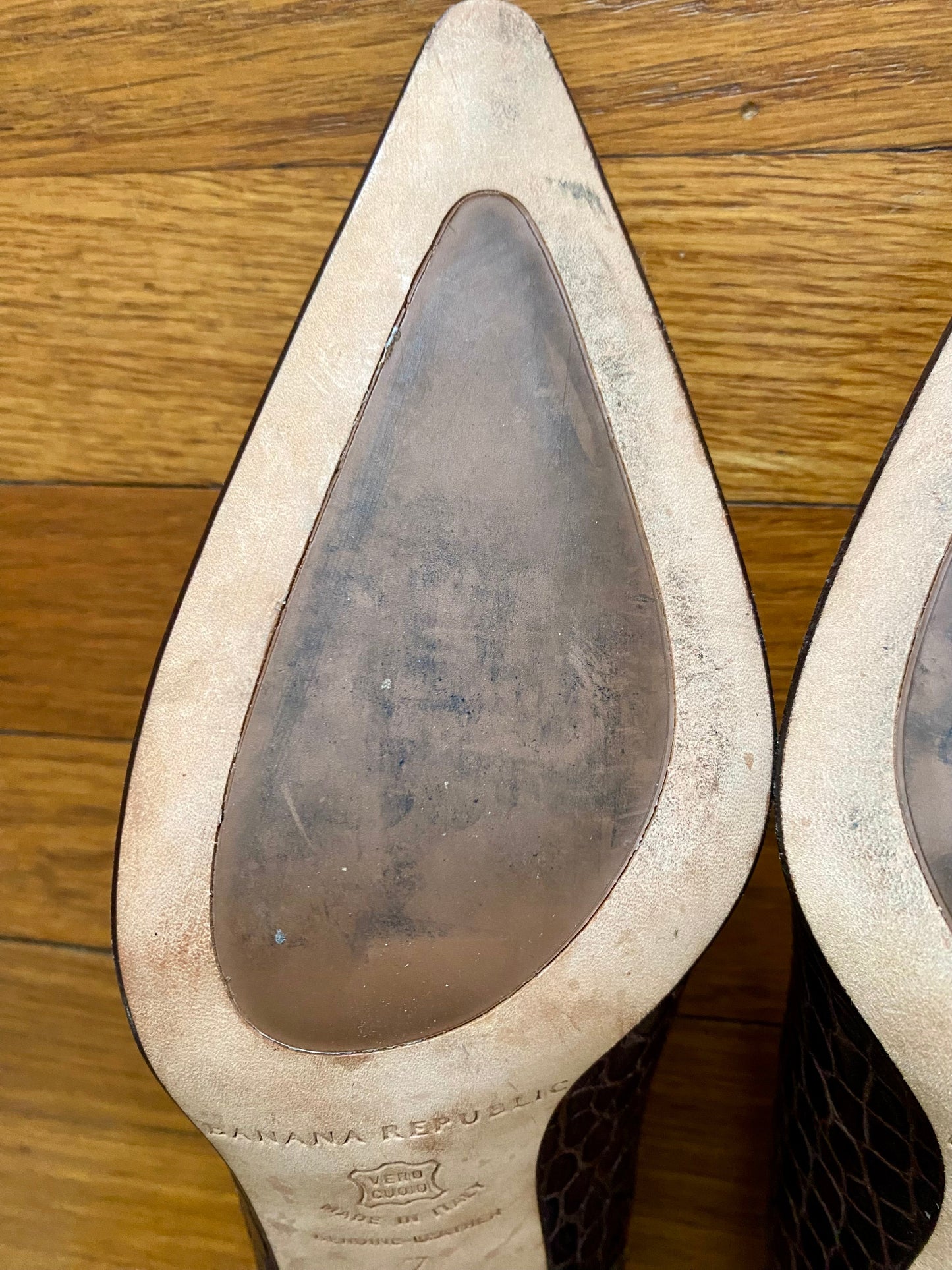 #193 - Banana Republic Leather croc brown heels, Women's Size 7