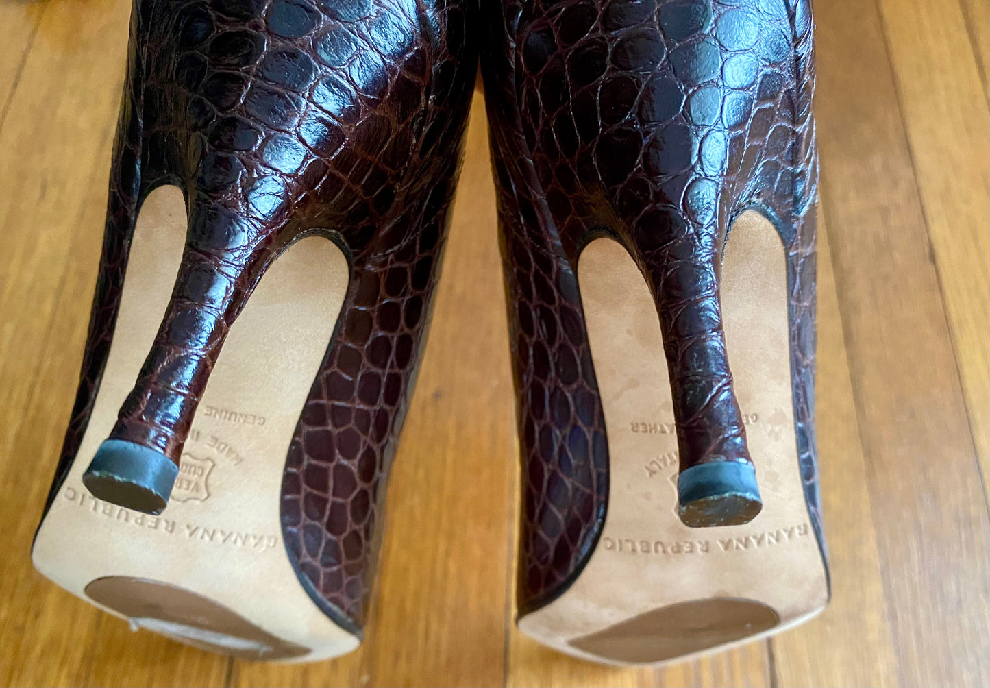 #193 - Banana Republic Leather croc brown heels, Women's Size 7
