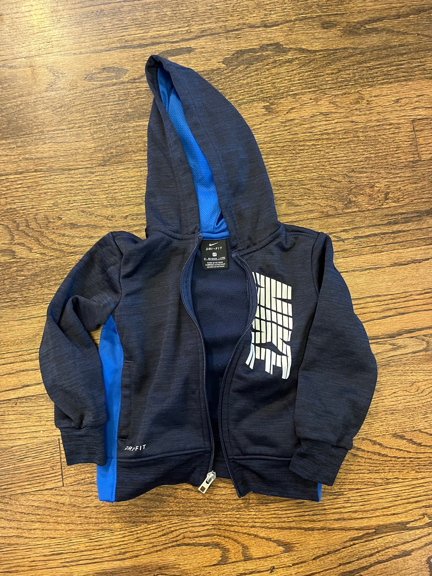 #7 Nike Dry Fit jacket 2T