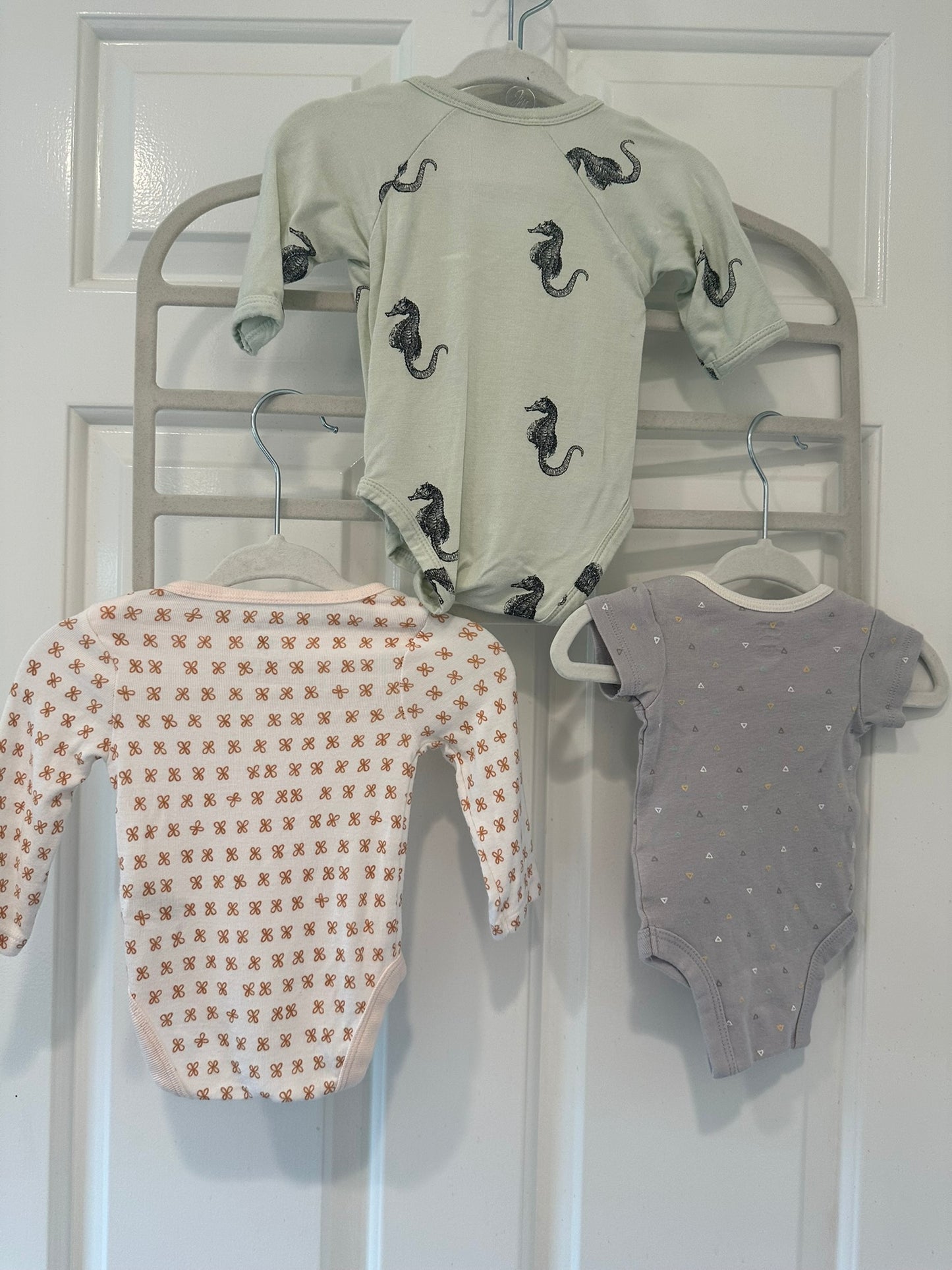#85 Lot 3- Kate Quinn Seafoam Seahorse Kimono Onesie +2 Others, Infant Girls NB