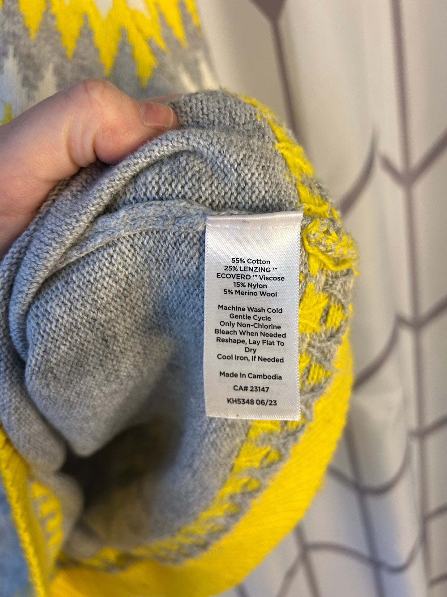Reduced - Seller #18 Talbots gray yellow sweater size XL