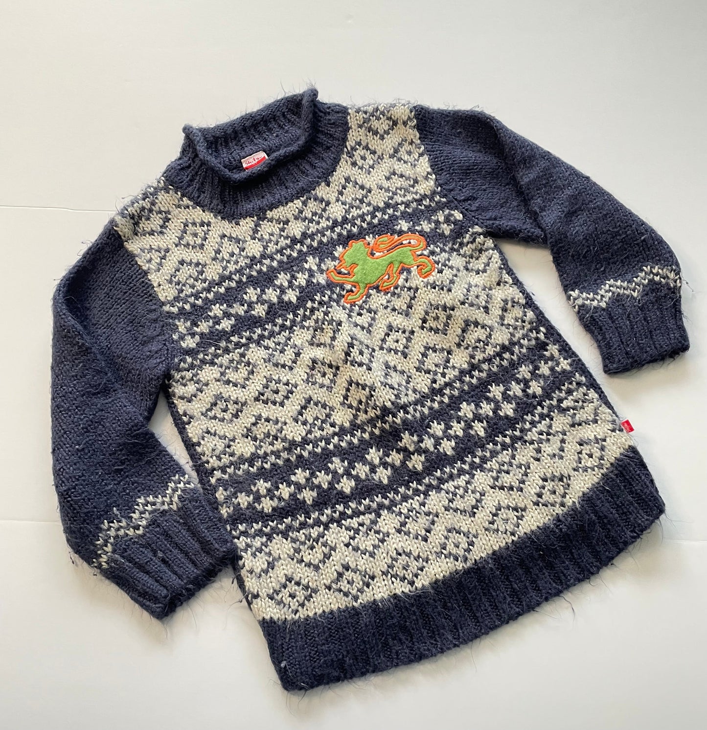 #121 Boys 5 Lion sweater, VGUC