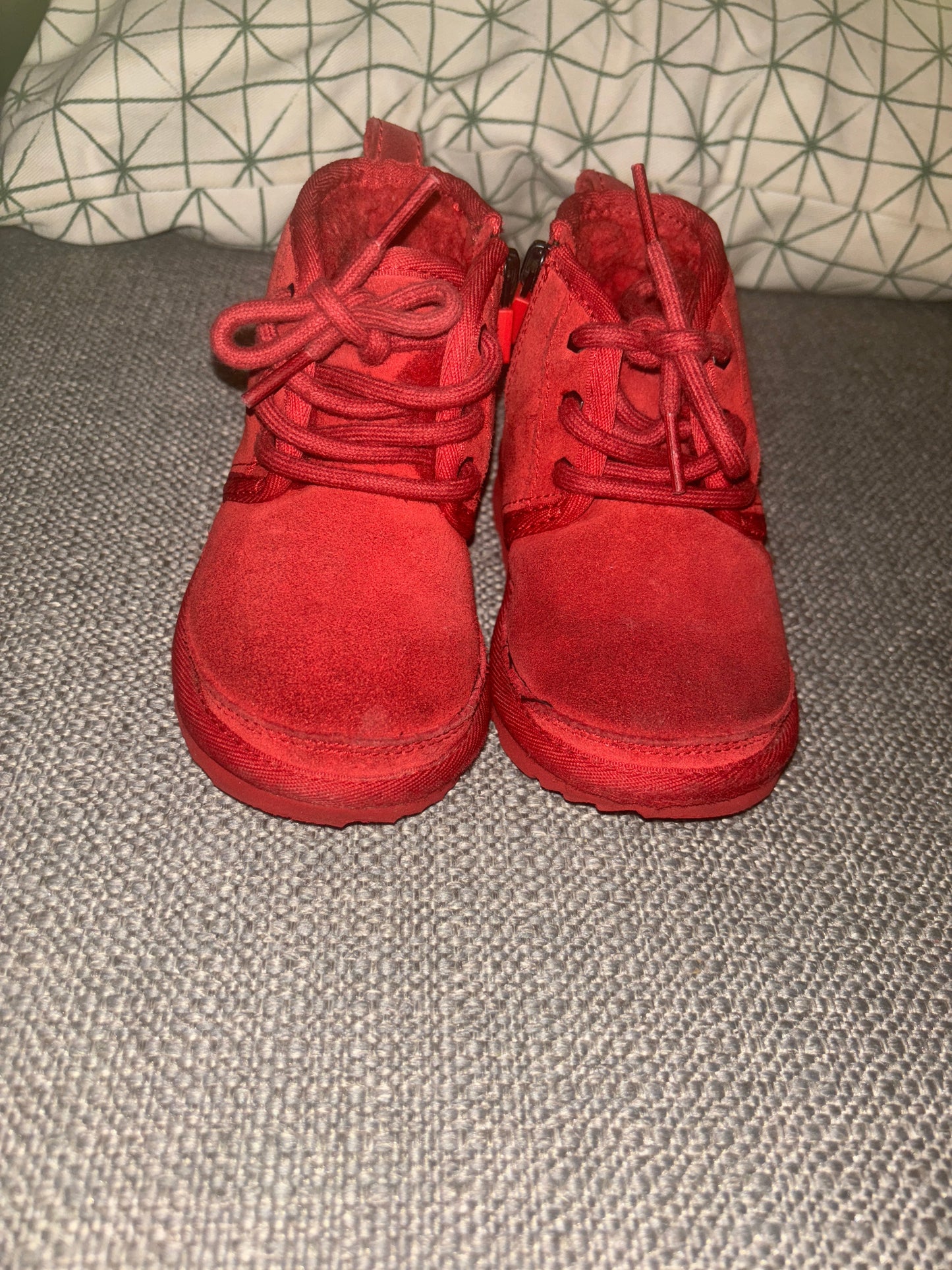 #84 *REDUCED* UGGs girls size 8 Boots