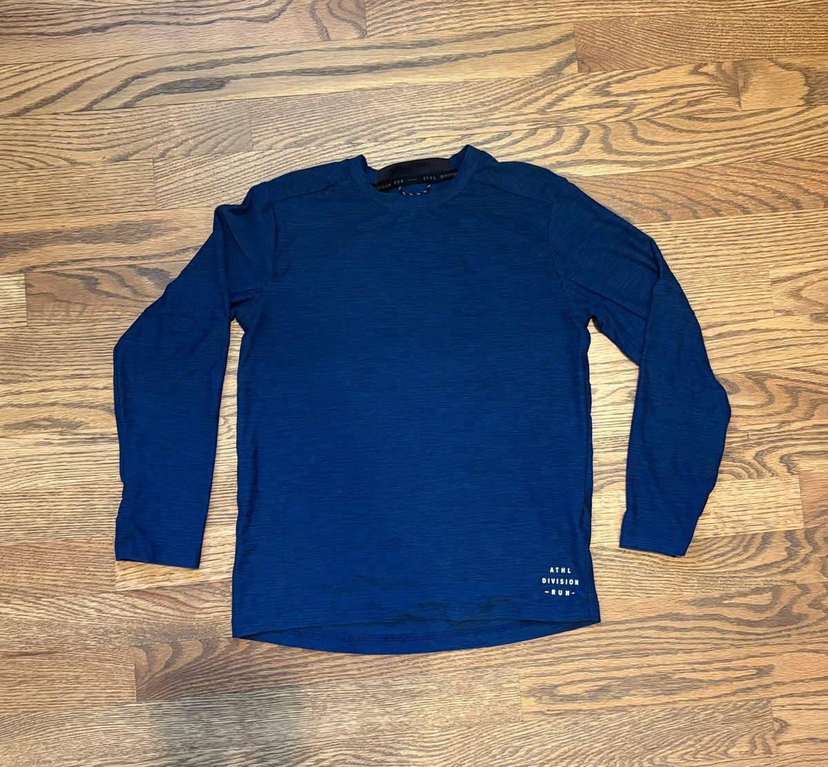 #74 Boys Athletic Works DriWorks Navy Tee - M (8)
