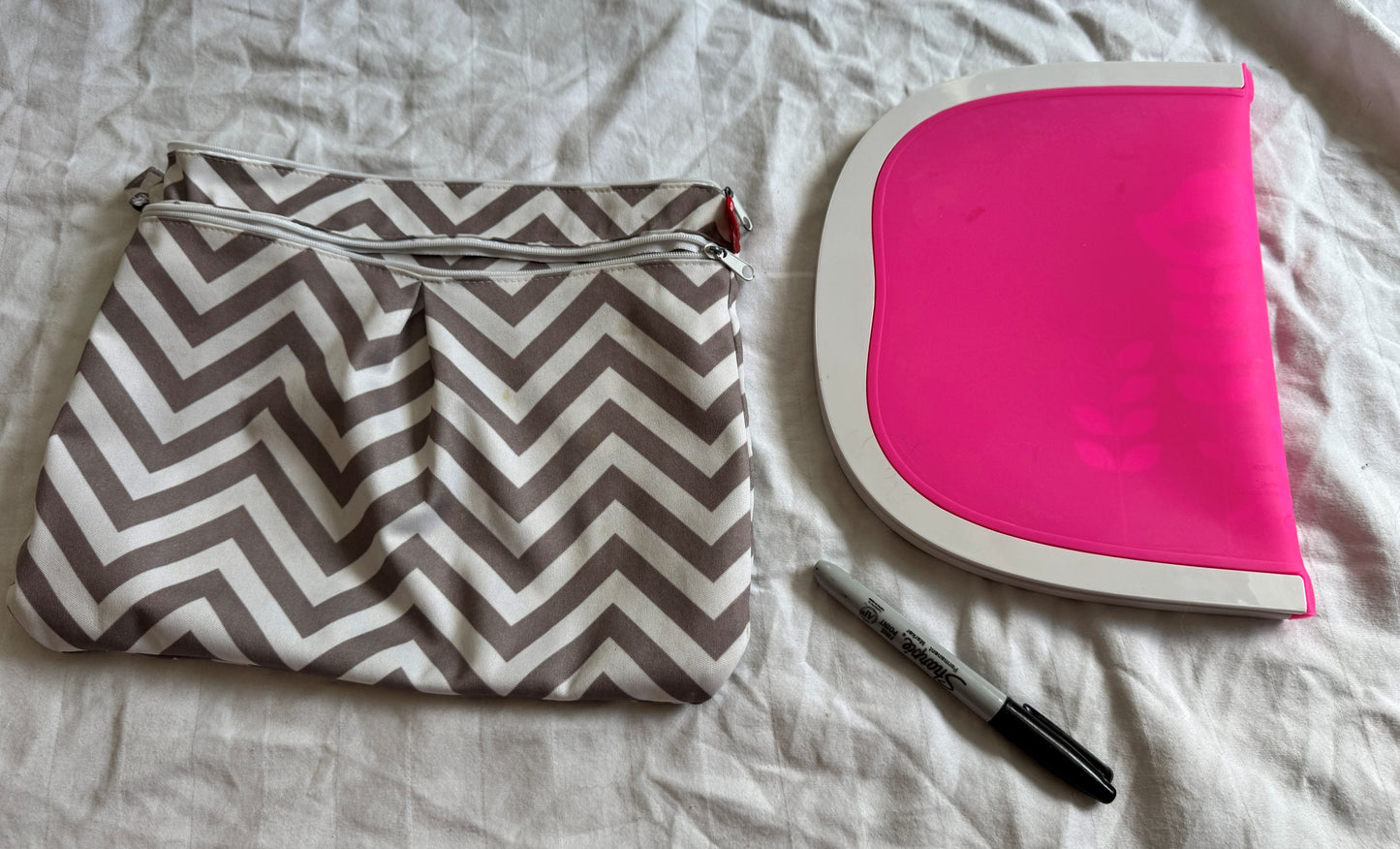Seller #22 - Wet bag & silicone travel placement - EUC