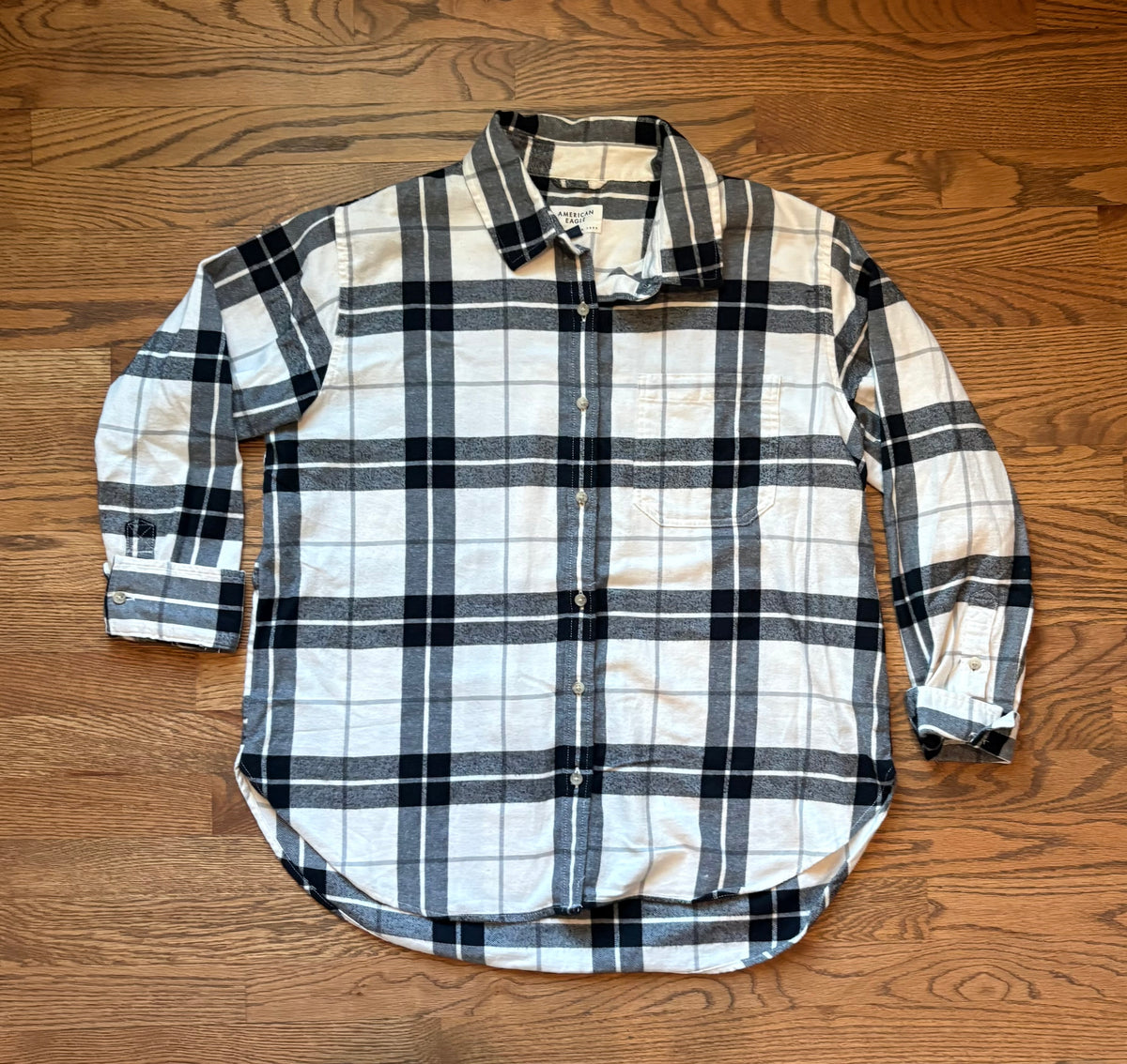#74 American Eagle Black and White Plaid Flannel - M