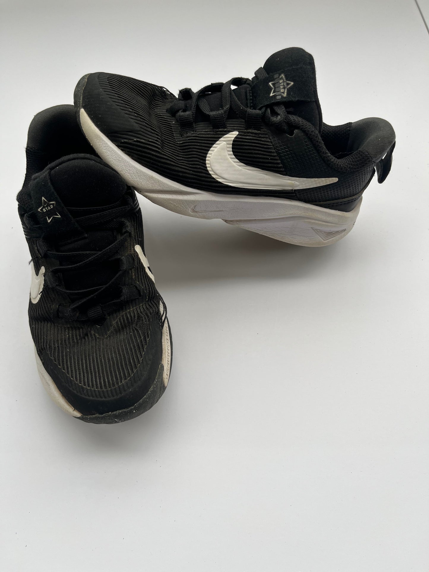 #7 Nike Running Shoes Black 11.5 boys Reduced