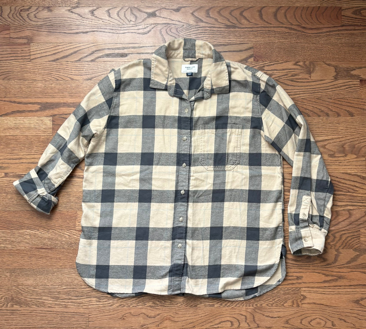 #74 Women’s American Eagle Flannel Top - M