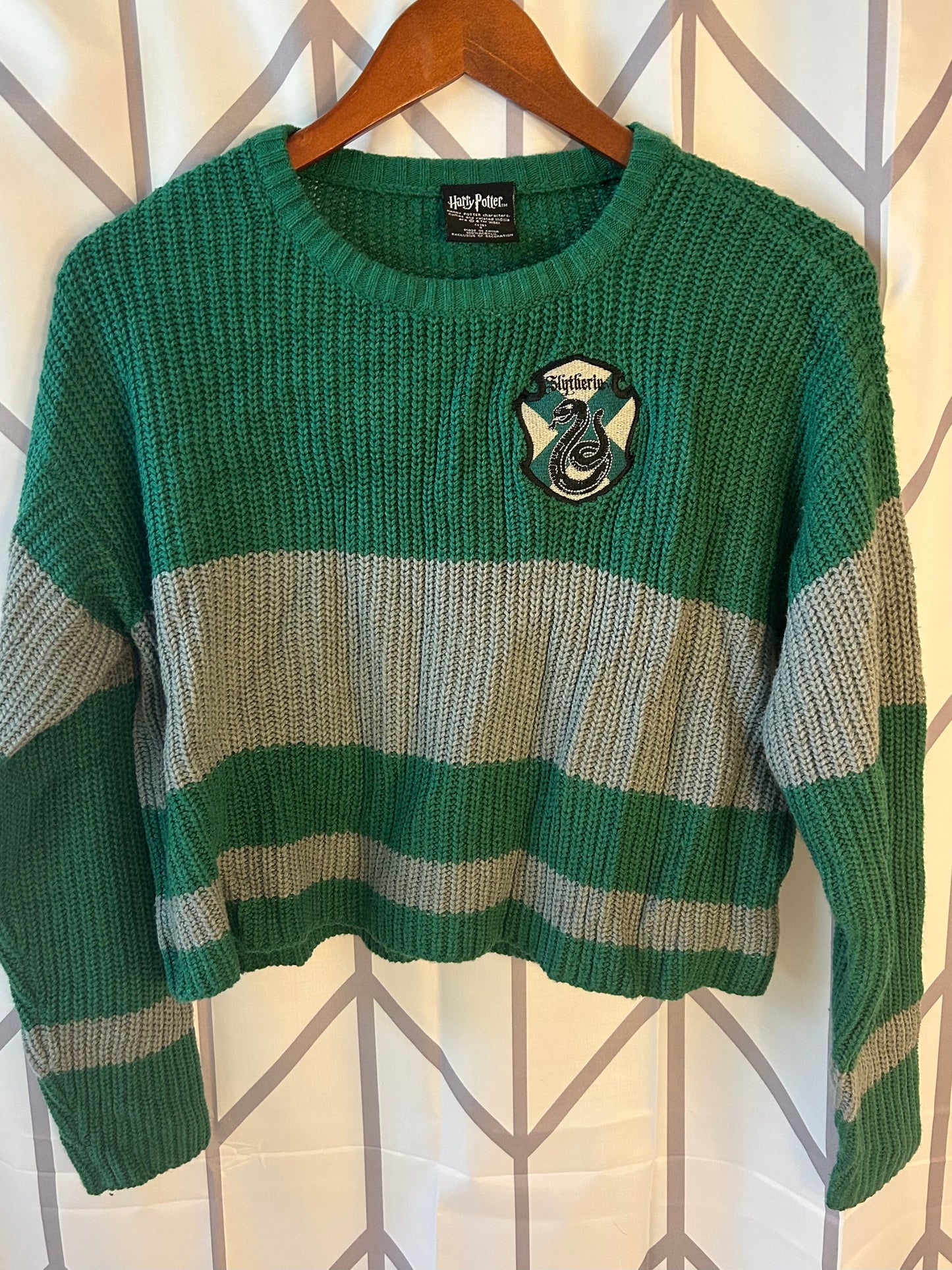 Reduced - Seller #18 Harry Potter Slytherin Crop Sweater Women’s S