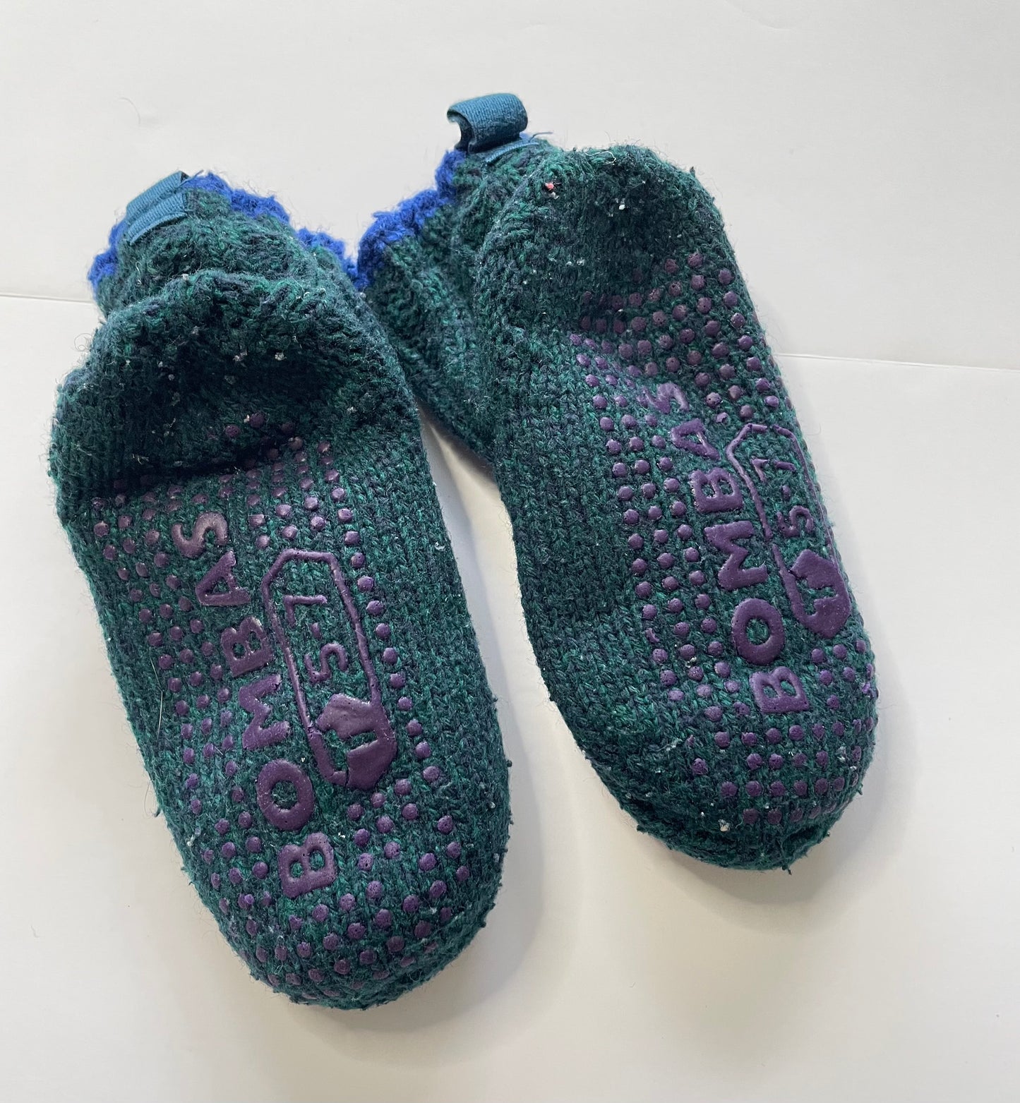 #121 Boy/Girl Bombas slippers 5-7 toddler size, VGUC