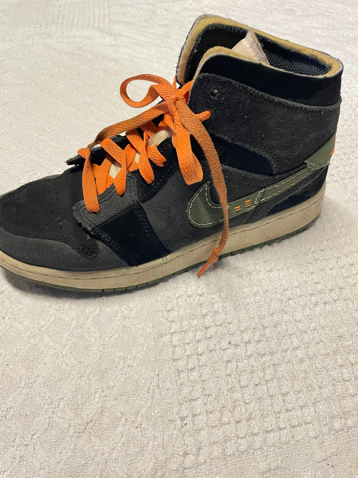 Seller #57 Boys Air Jordan 5Y shoes